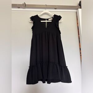 Women’s shortsleeved black dress